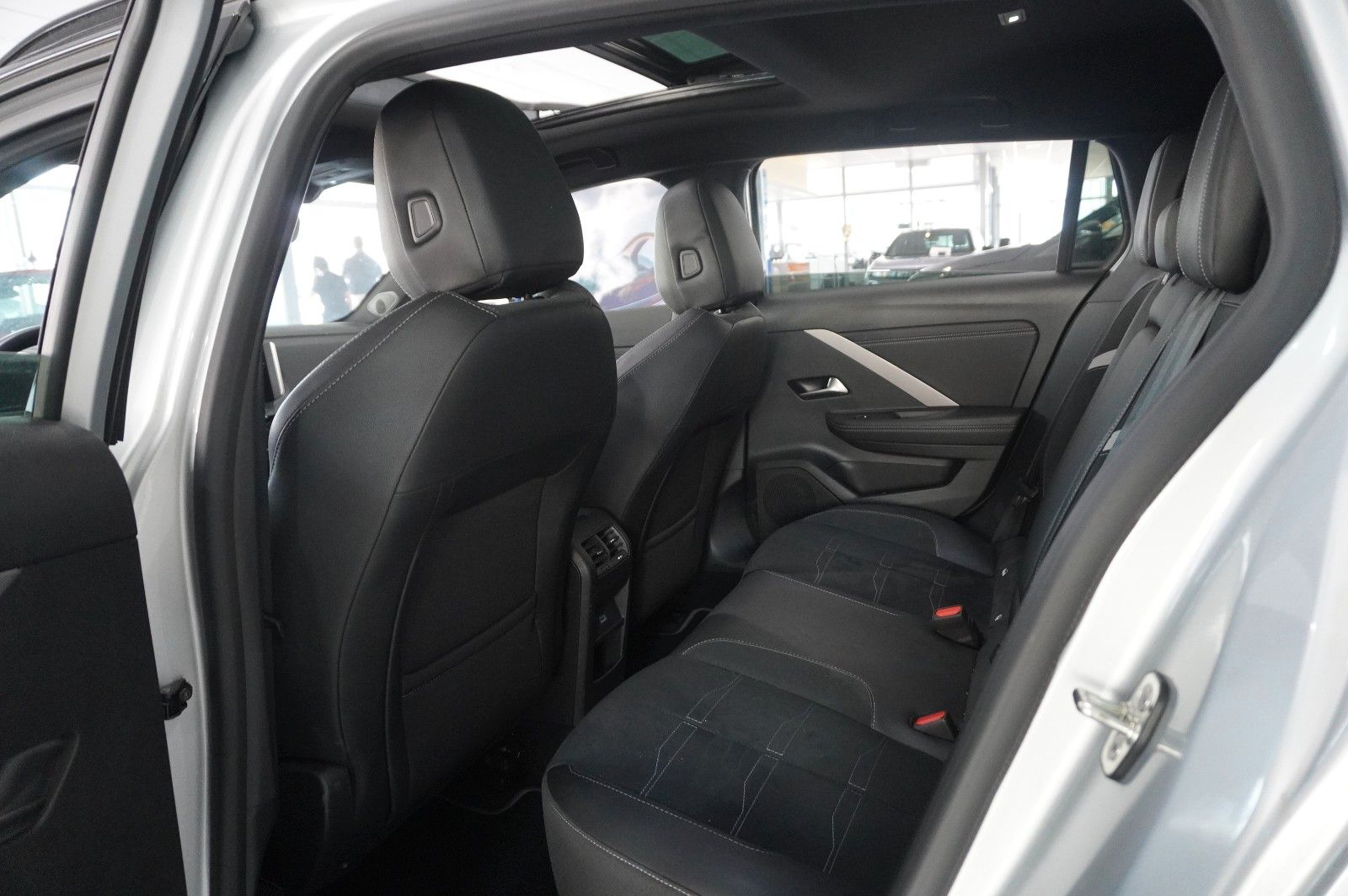 Fahrzeugabbildung Opel Astra L ST 1.2T GS SPORT NAVI/LED/360°/PANO/HUD