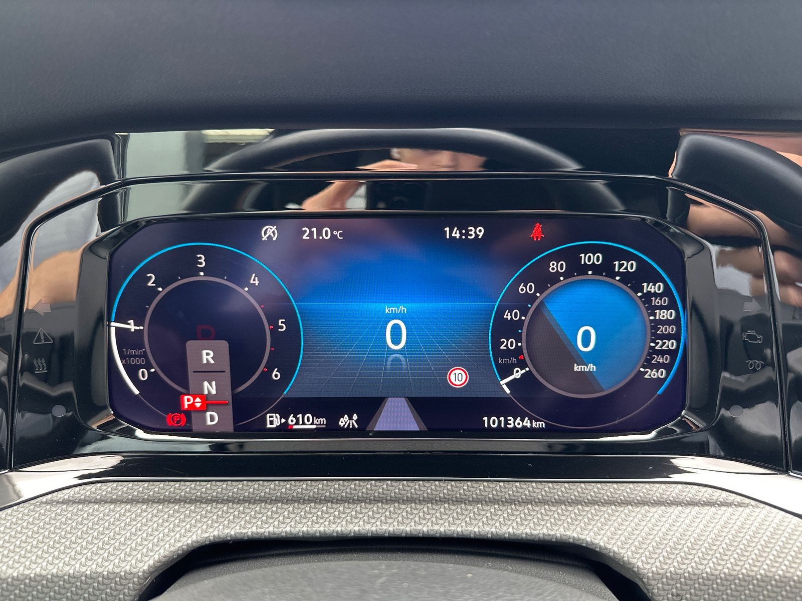 Fahrzeugabbildung Volkswagen Golf Variant 2.0 TDI DSG R-Line NAV+LED+AHK
