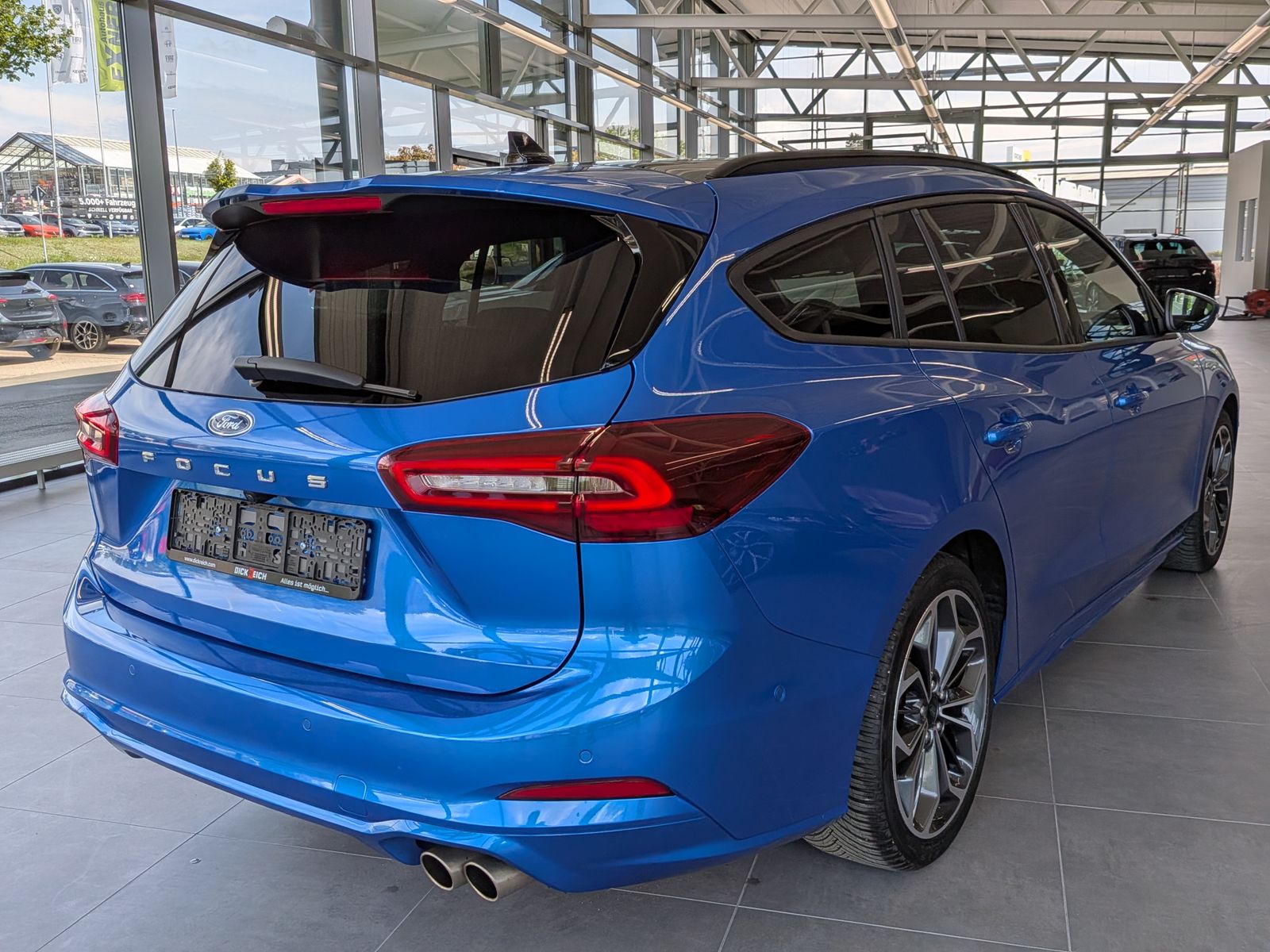 Fahrzeugabbildung Ford Focus ST-Line X Styling Matrix B&amp;O Pano 18"