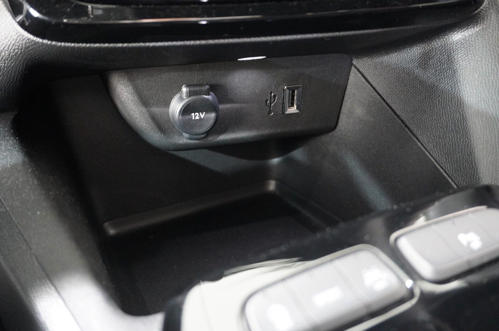 Fahrzeugabbildung Opel Mokka GS SPORT 1.2T NAVI/LED/KAMERA/SPORT/DAB+