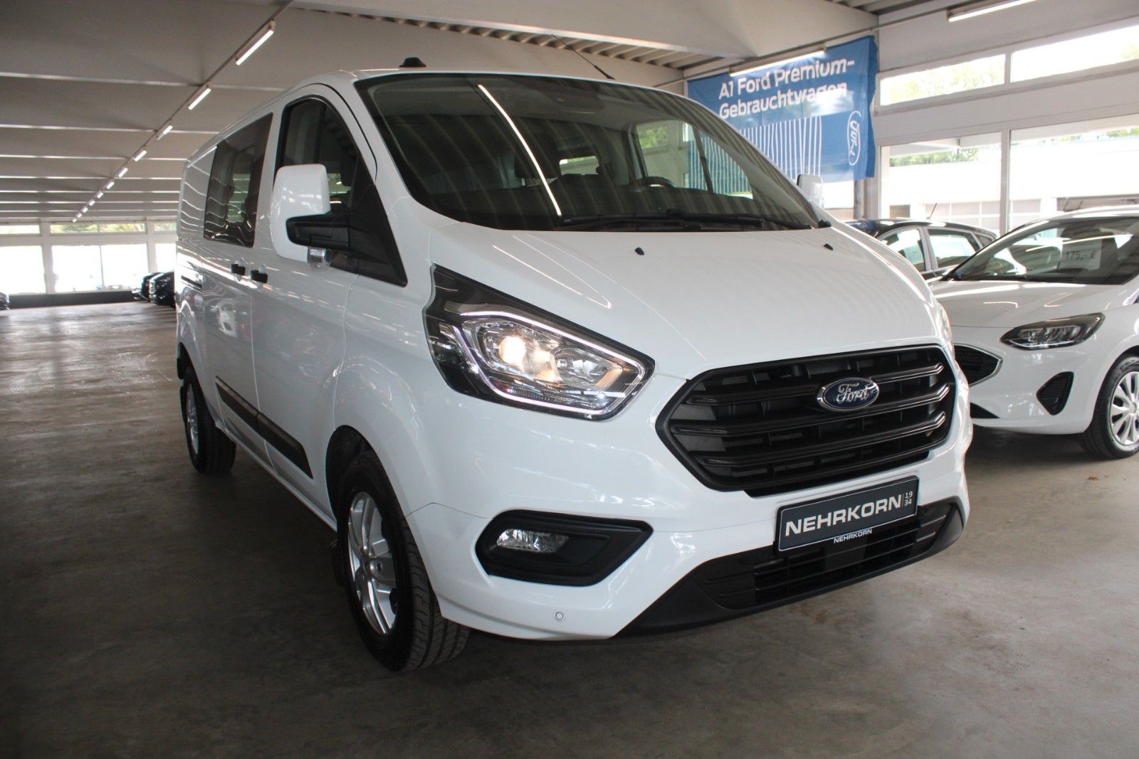 Fahrzeugabbildung Ford Transit Tourneo Custom TREND L2 MHEV 5-Sitze AHK