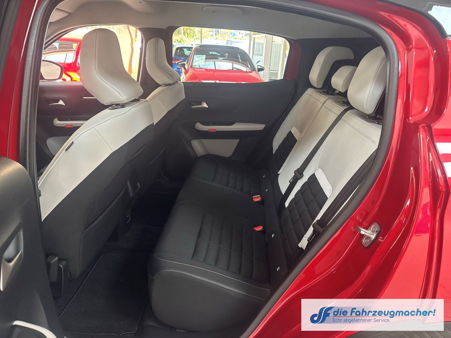 Fahrzeugabbildung Citroën C3 Aircross E 113 MAX HUD Navi LED Apple CarPlay