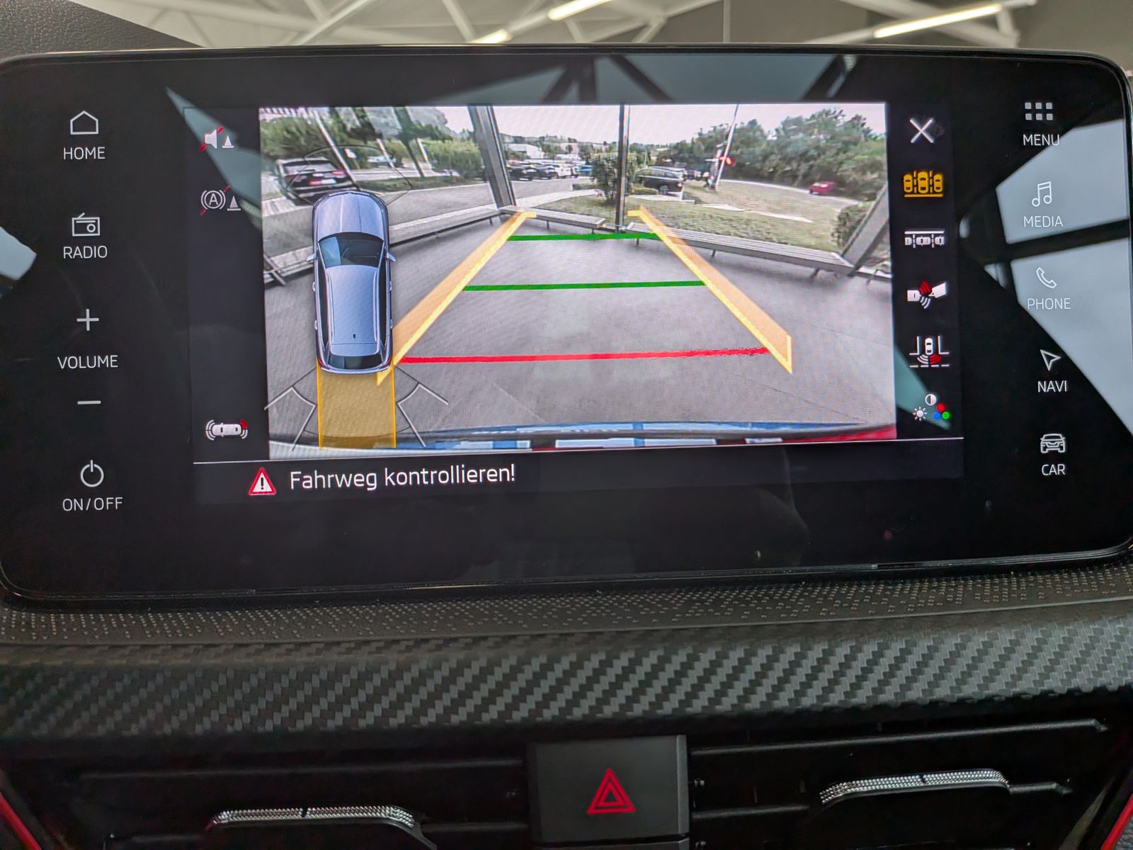 Fahrzeugabbildung SKODA Kamiq 1.5 TSI DSG Monte Carlo Pano Matrix 5J.GAR