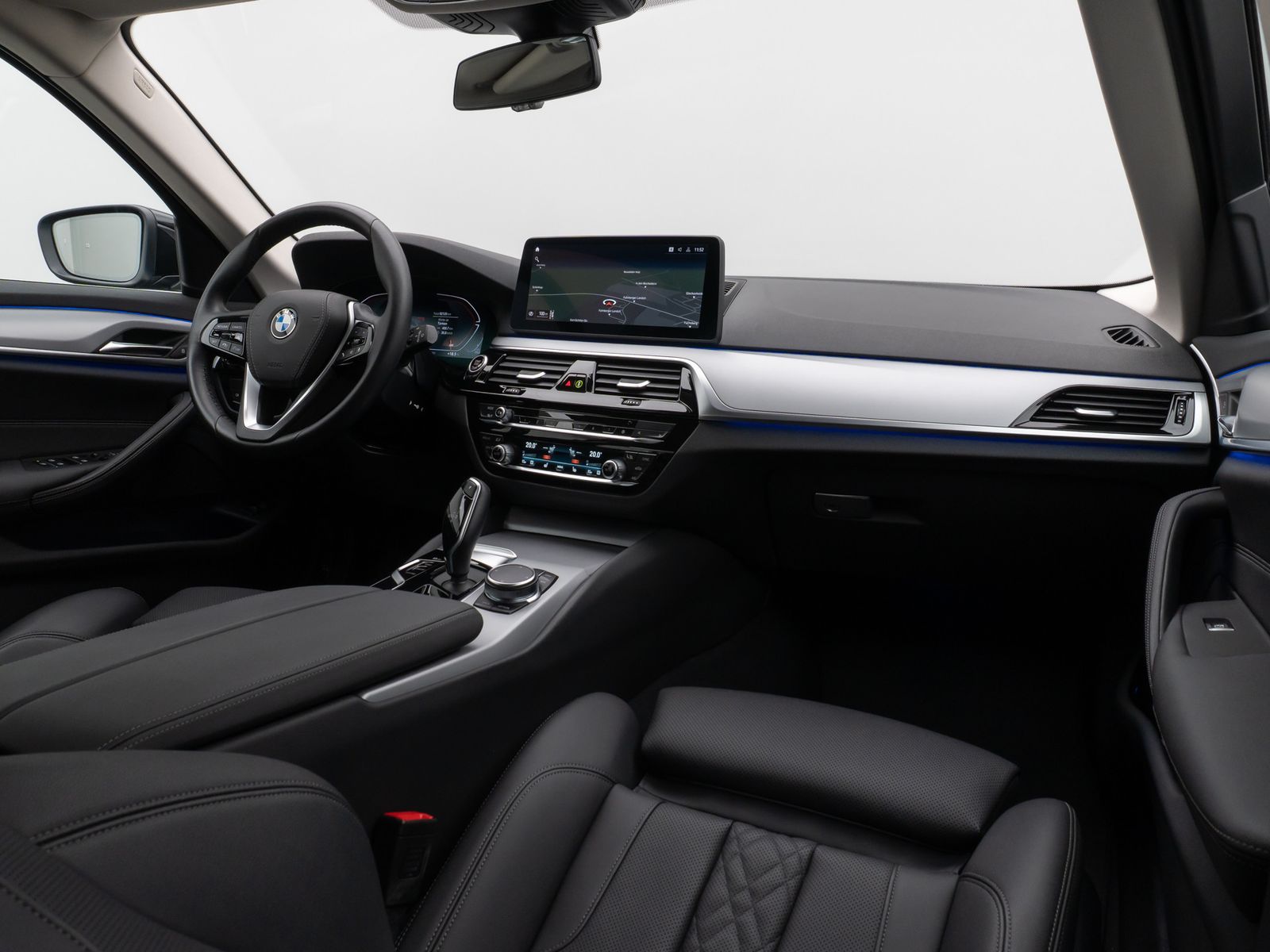 Fahrzeugabbildung BMW 520d xD Kamera HUD DAB 4xKlima Sport Leder Alarm