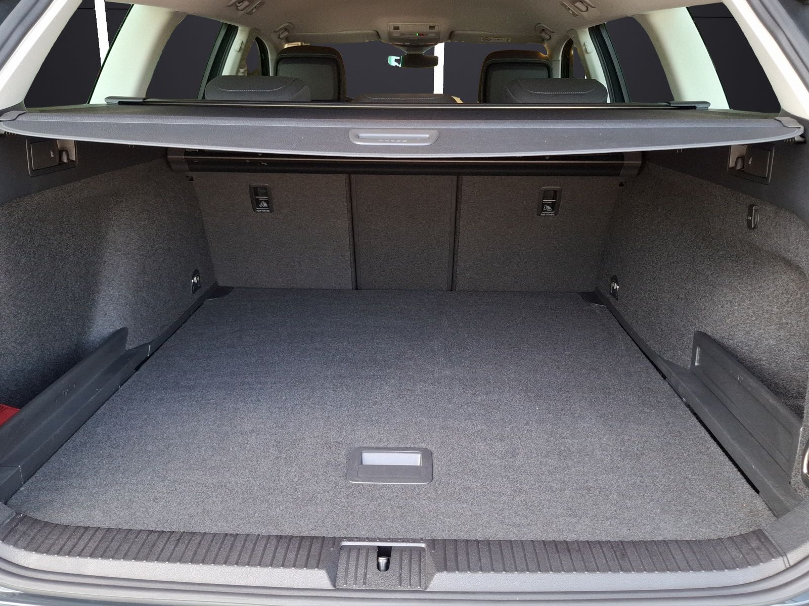 Fahrzeugabbildung Volkswagen Passat Variant TSI Business DSG Matrix Navi ACC