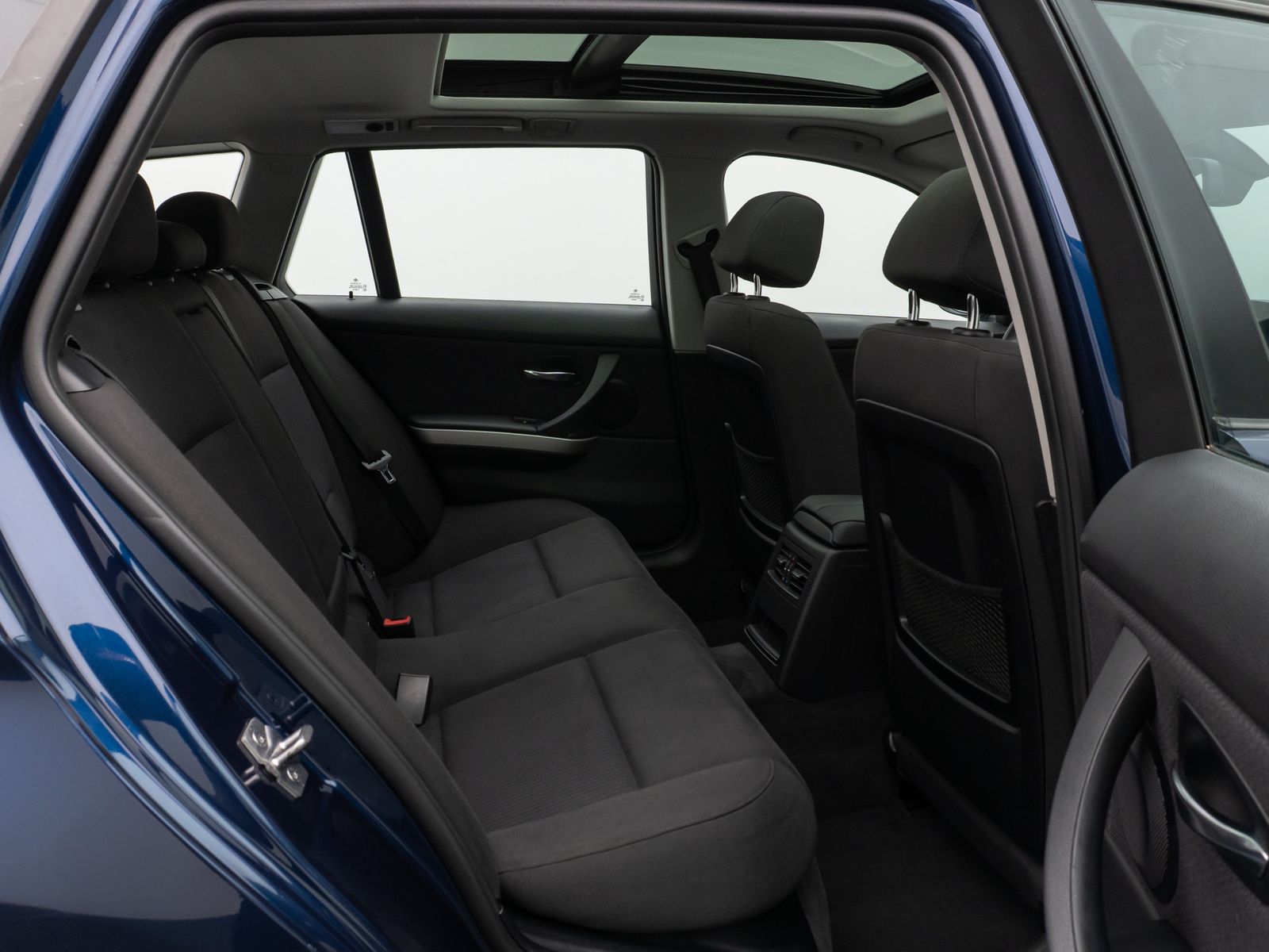 Fahrzeugabbildung BMW 320d PDC Navi Xenon Fernlichtassist Komfort AHK