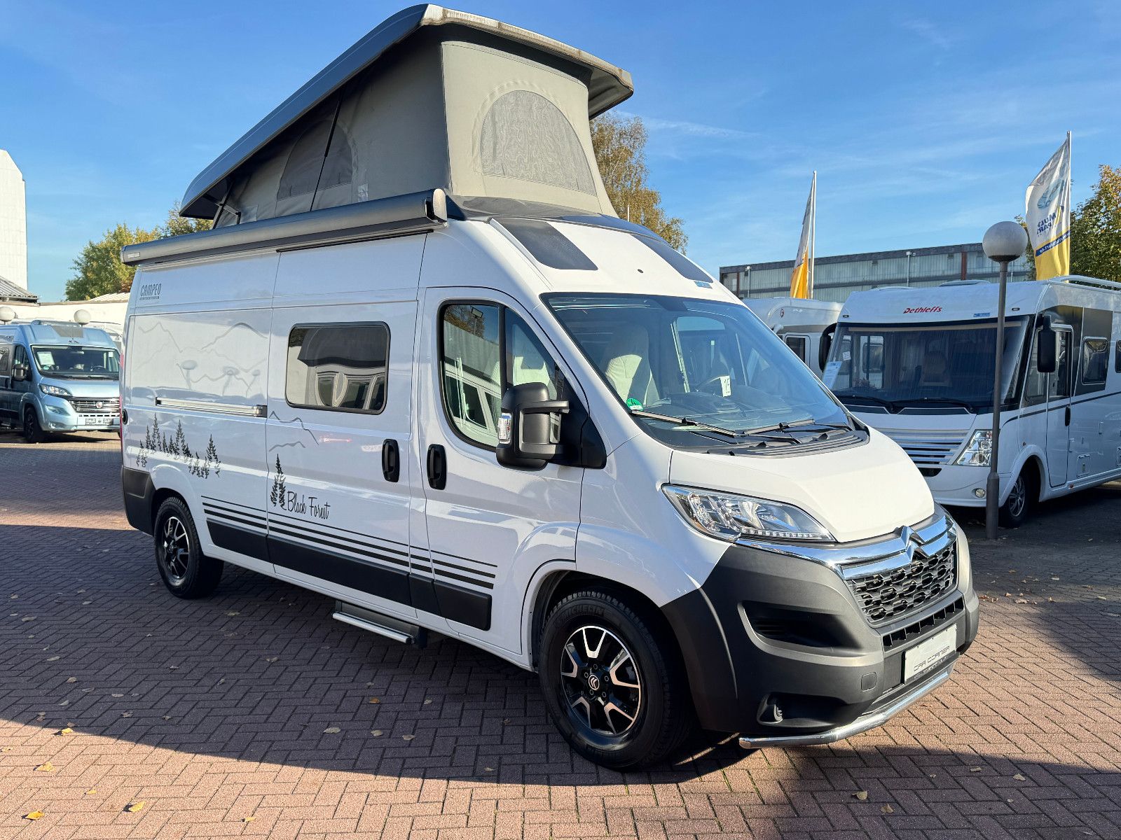 Fahrzeugabbildung Bürstner Campeo Black Forest C 600 AUFSTELLDACH SHZ NAVI+