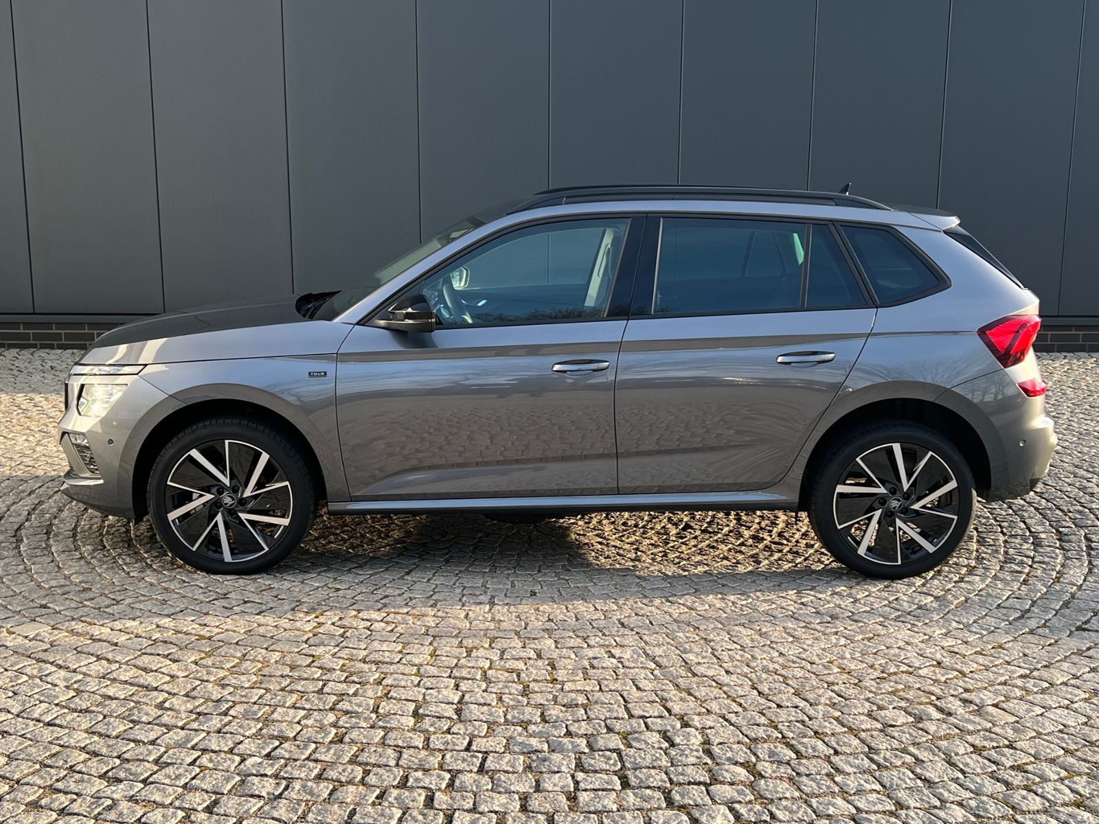 Fahrzeugabbildung SKODA Kamiq Drive 1.0 TSI DSG *AHK, Matrix, ACC, Smart