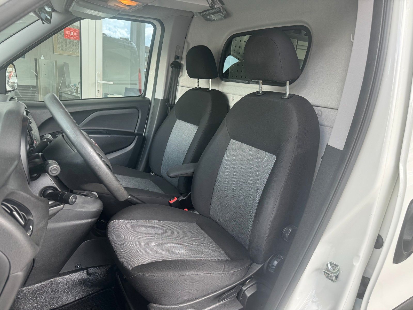 Fahrzeugabbildung Fiat Doblo SX Kasten Innenausbau/Navi/1.Hand