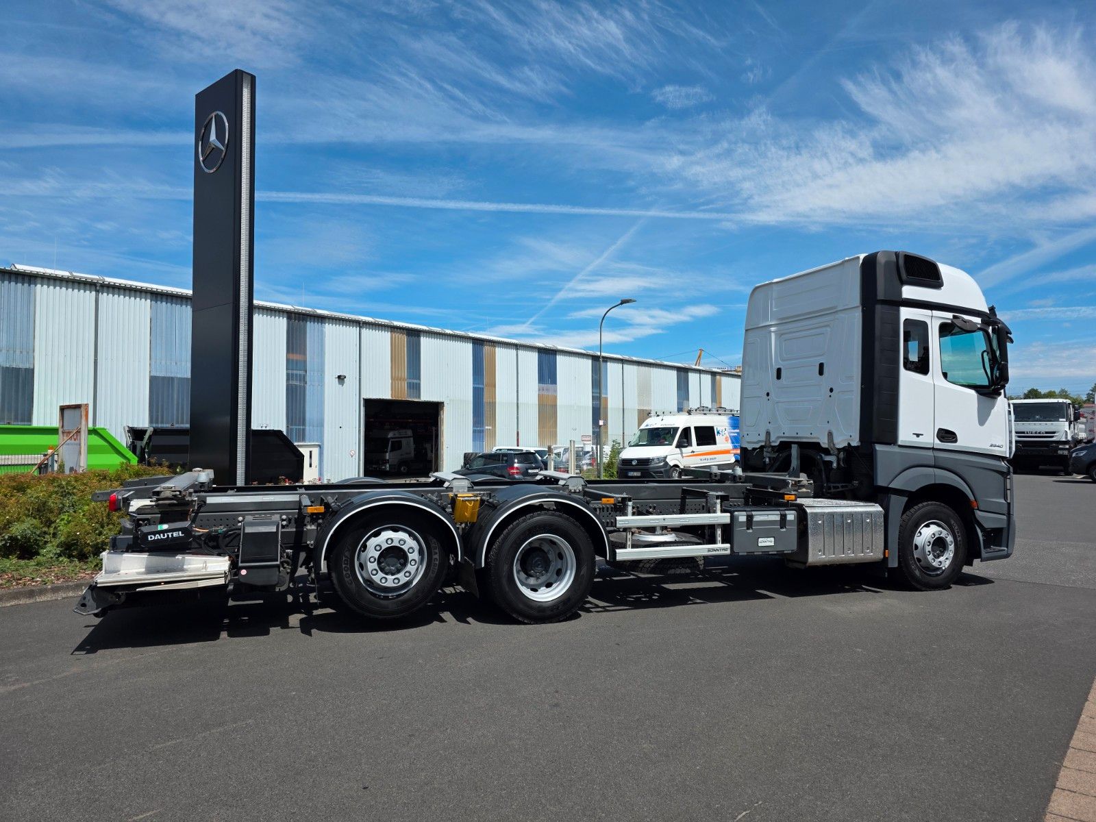 Fahrzeugabbildung Mercedes-Benz Actros 2540 L 6x2 BDF Fahrschule 5 Sitze LBW