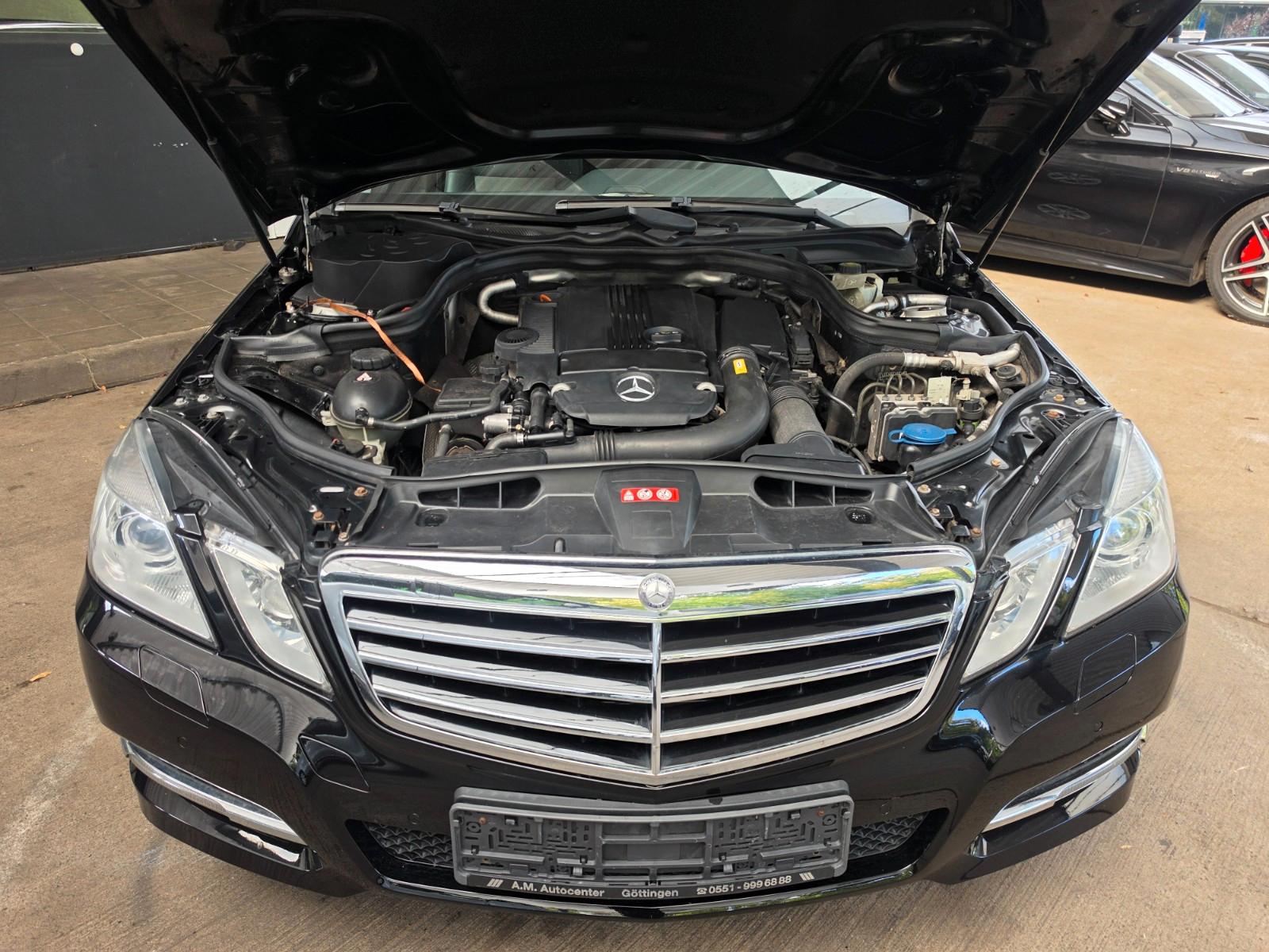 Mercedes-Benz E200 2011 — photo 36