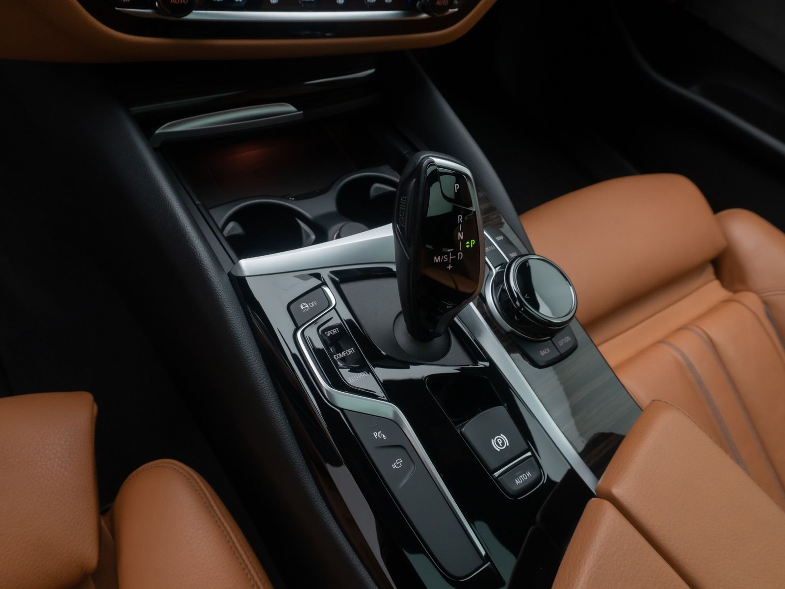 Fahrzeugabbildung BMW 540d xD SportLine 360&deg;HUD AHK DispKey SoftCl H/K