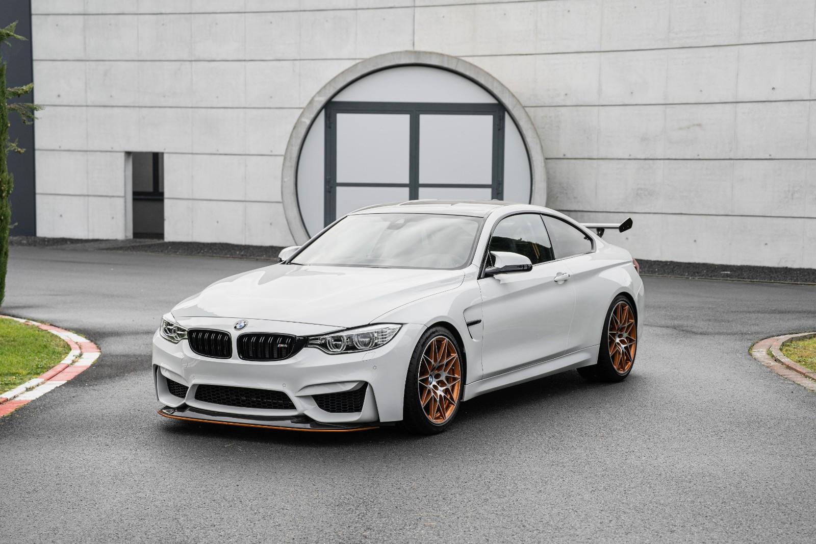 BMW M4 GTS Drivers Package Carbon 1 of 700