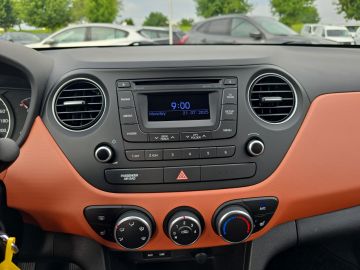 Bild 12 Hyundai i10 Intro Edition 1.2 SHZ LenkradHZG Alarm Tel.-