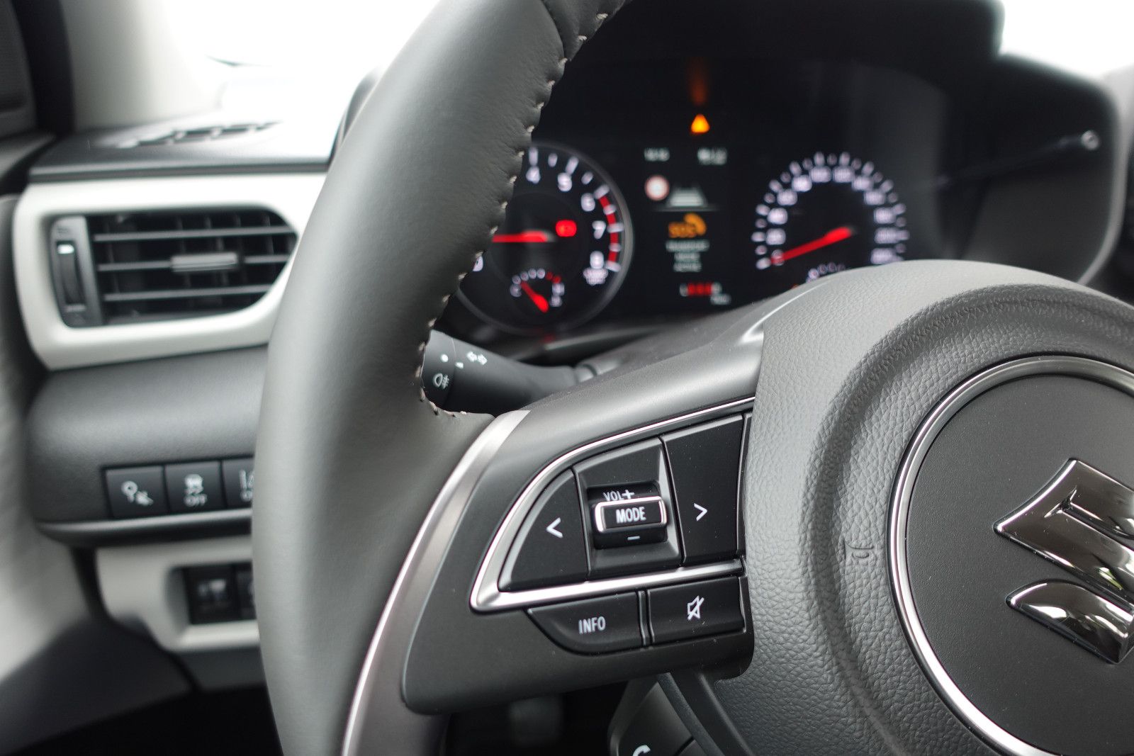 Fahrzeugabbildung Suzuki Swift Comfort 1.2,Navi,Sitzhz,Kamera,Alu,DAB,LED