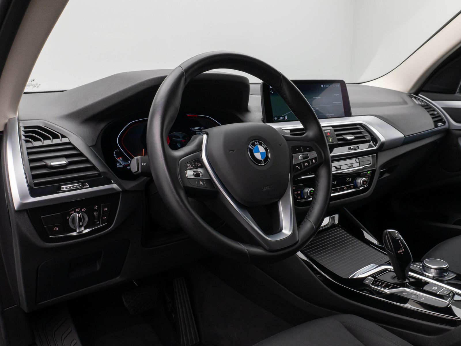 Fahrzeugabbildung BMW X3 xD20d 360°HUD DAB HiFi AHK Komfort Alarm LED
