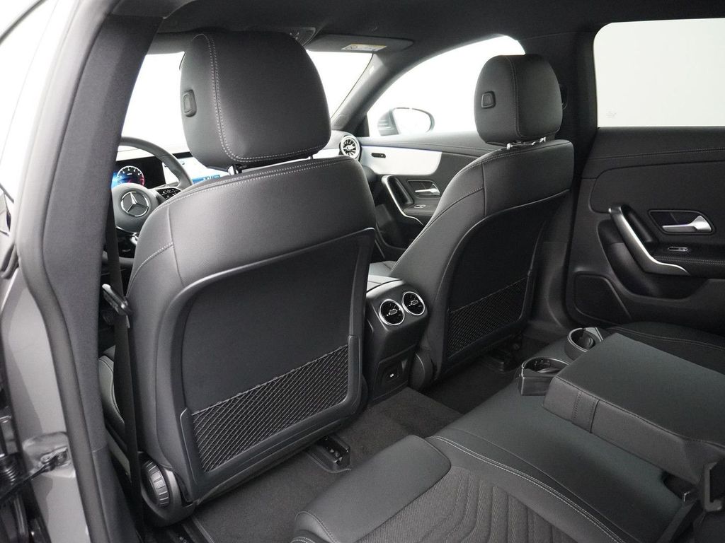 Mercedes-Benz CLA 180 Shooting Brake Star Edition Luxury Line