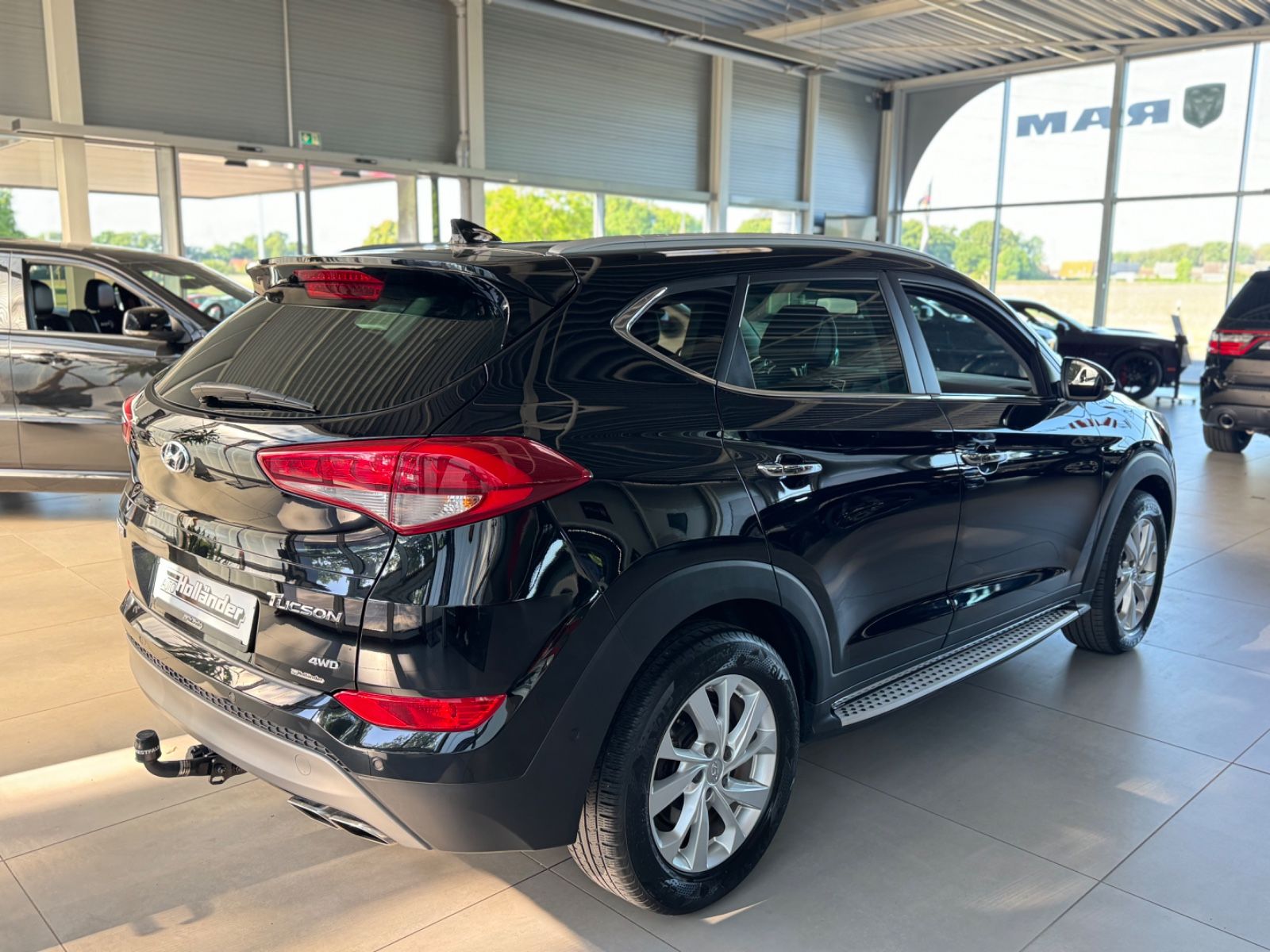 Fahrzeugabbildung Hyundai Tucson 2.0CRDi Premium 4WD "Garantie AHK Leder"