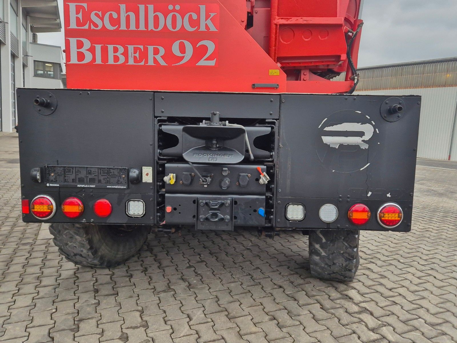 Fahrzeugabbildung Mercedes-Benz TUROX 8x8 Eschlböck Biber 92 Holzhacker / 1.512h