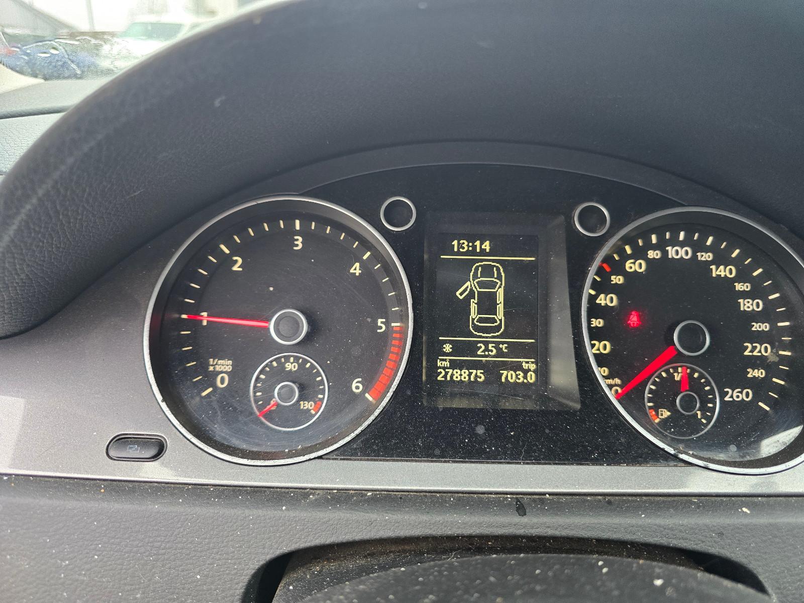 Volkswagen Passat 2009 — photo 11