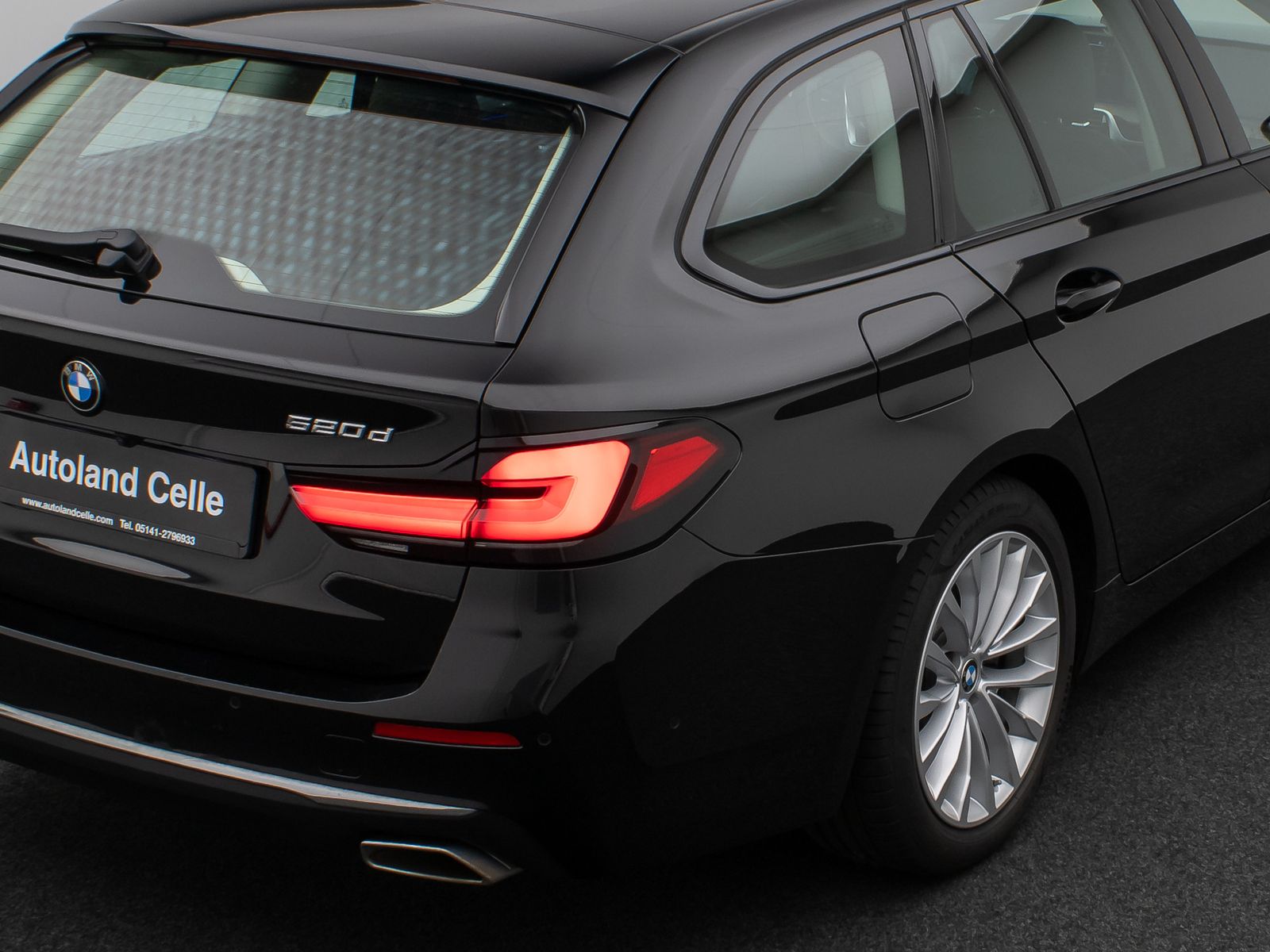 Fahrzeugabbildung BMW 520d Luxury Line Kamera DAB H/K DisplKey Alarm