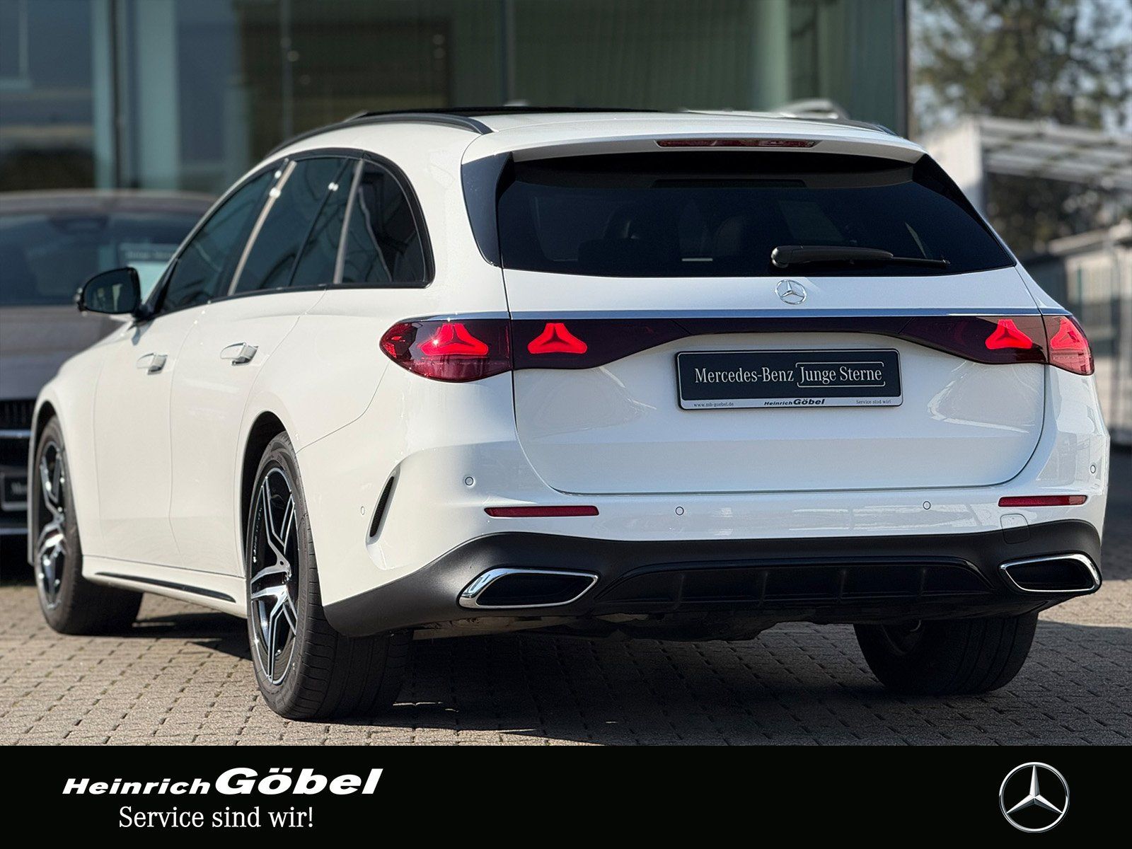 Fahrzeugabbildung Mercedes-Benz E 220 d T AMG*AHK*PANO*BURMESTER*DISTRONIC*TOTWI
