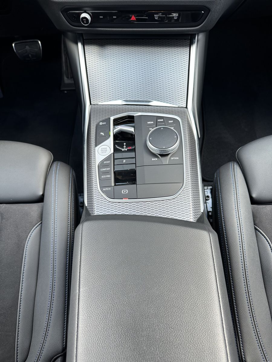 Fahrzeugabbildung BMW 320d Touring M-Sport NAV+LED+ACC+SHZ+VCOCKPIT+PP