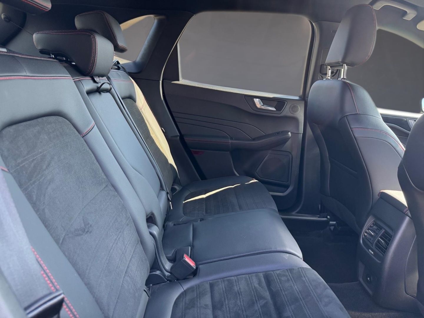 Fahrzeugabbildung Ford Kuga ST-Line X HUD AHK-klappbar Navi Soundsystem