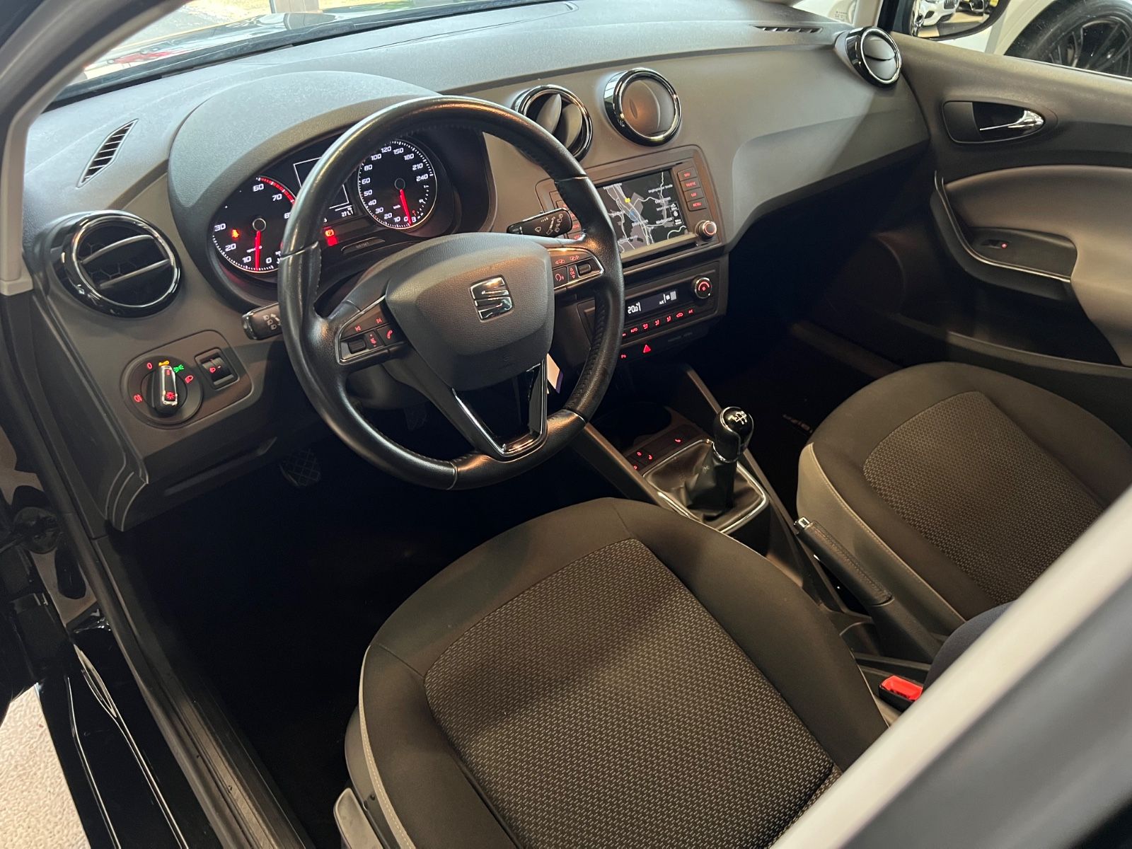 Fahrzeugabbildung SEAT Ibiza Style *NAVI * SITZHEIZUNG *KLIMAAUTOMATIK*