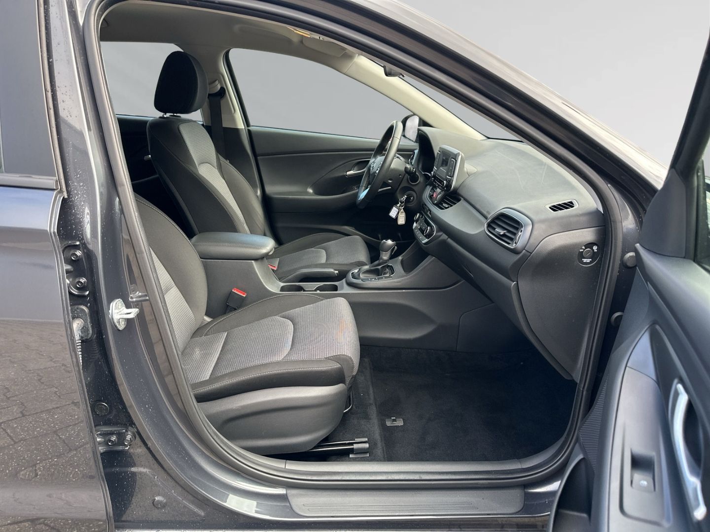 Fahrzeugabbildung Hyundai i30cw DCT AUTOMATIK KLIMA + SITZHEIZUNG + TEMPOM