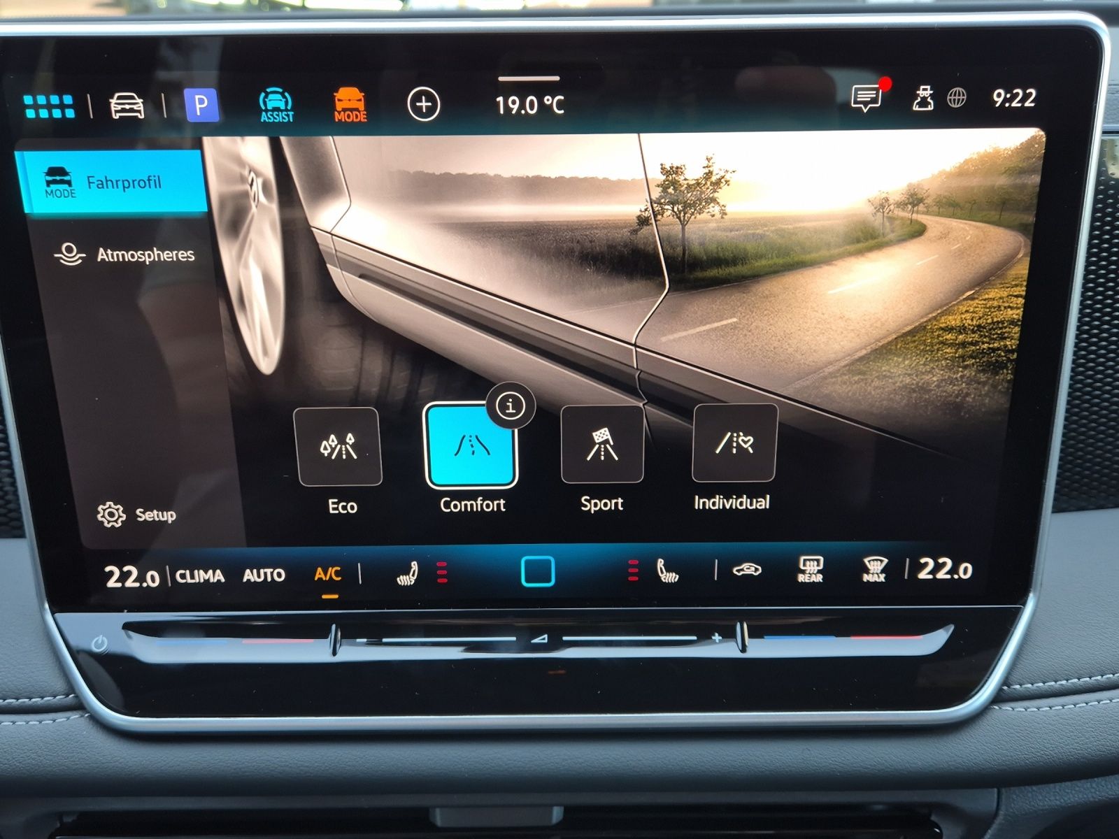 Fahrzeugabbildung Volkswagen Tiguan eTSI Life DSG LED AHK Navi AID ACC RFK SH