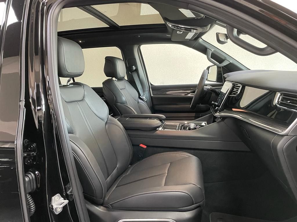 Fahrzeugabbildung Jeep WAGONEER SERIES II 5.7L-V8 E-TORQUE-PANORAMA