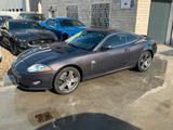 Jaguar XK 4.2L V8 Coupé - graue Jaguar XK
