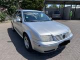 Volkswagen VW Bora  2.0 Benzin  EZ 2005 - gebrauchte Volkswagen Bora aus dem Jahr 2005