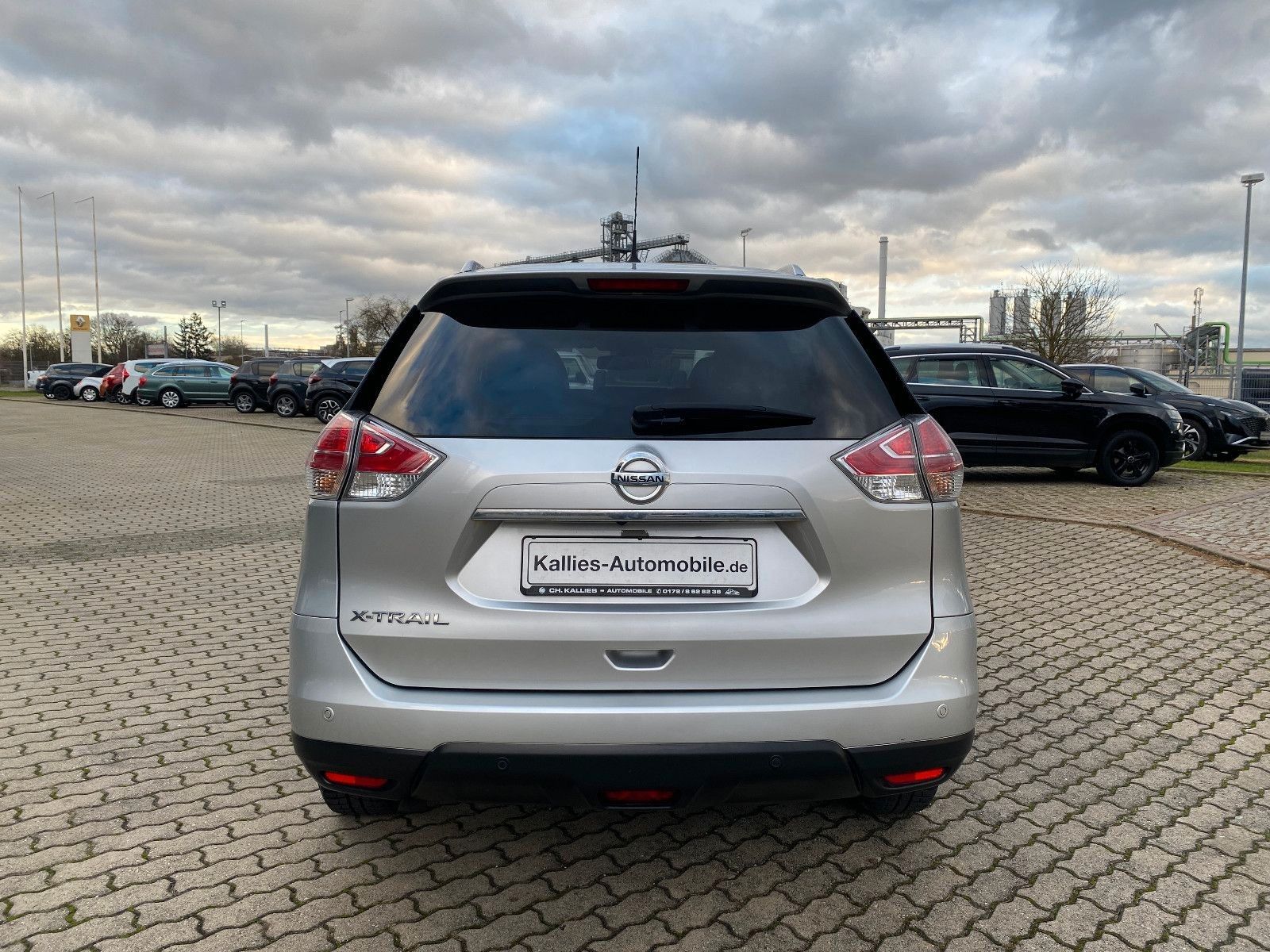 Fahrzeugabbildung Nissan X-TRAIL 1.6 MAN+LEDER+PANO+SHZ+360°+TÜV-NEU+AHK