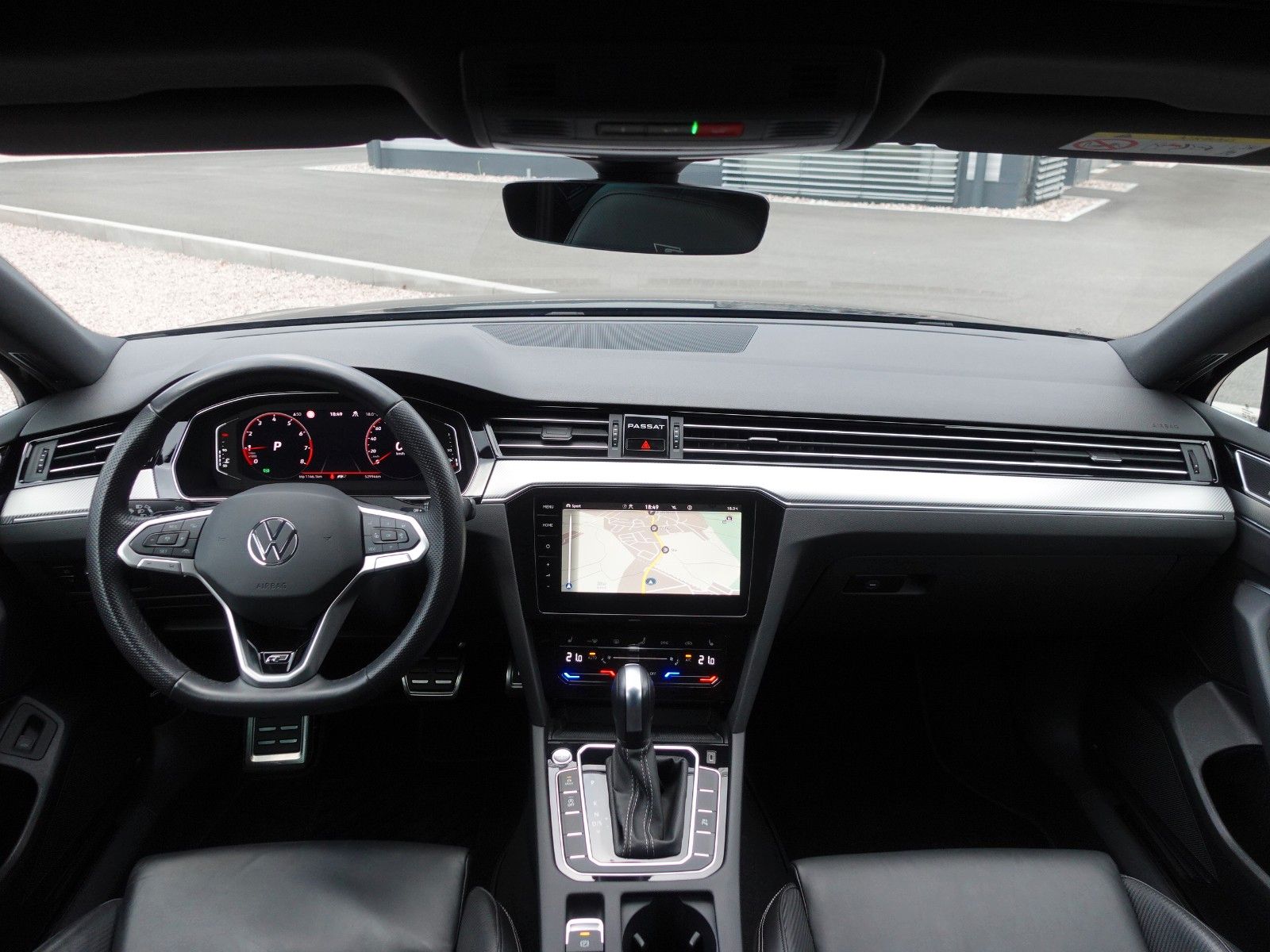 Fahrzeugabbildung Volkswagen Passat Variant 1.5 TSI OPF DSG R Line Pano/HarmK