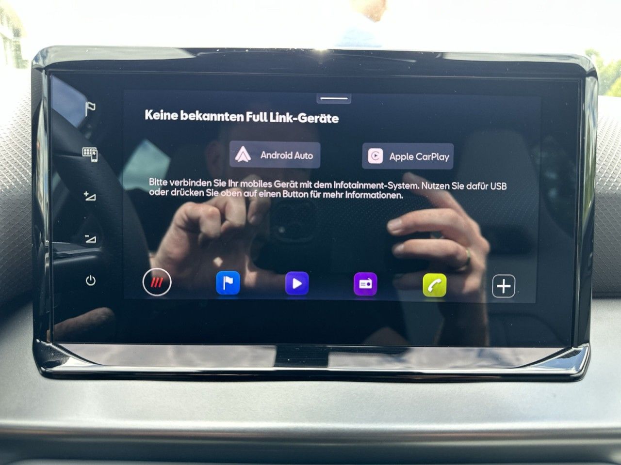 Fahrzeugabbildung SEAT Arona FR Black Edition 1.5 TSI 150 PS DSG - mit KI generiert/bearbeitet