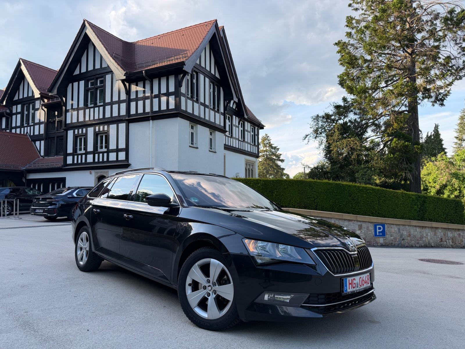 Skoda Superb Combi 4x4 Top Zustand