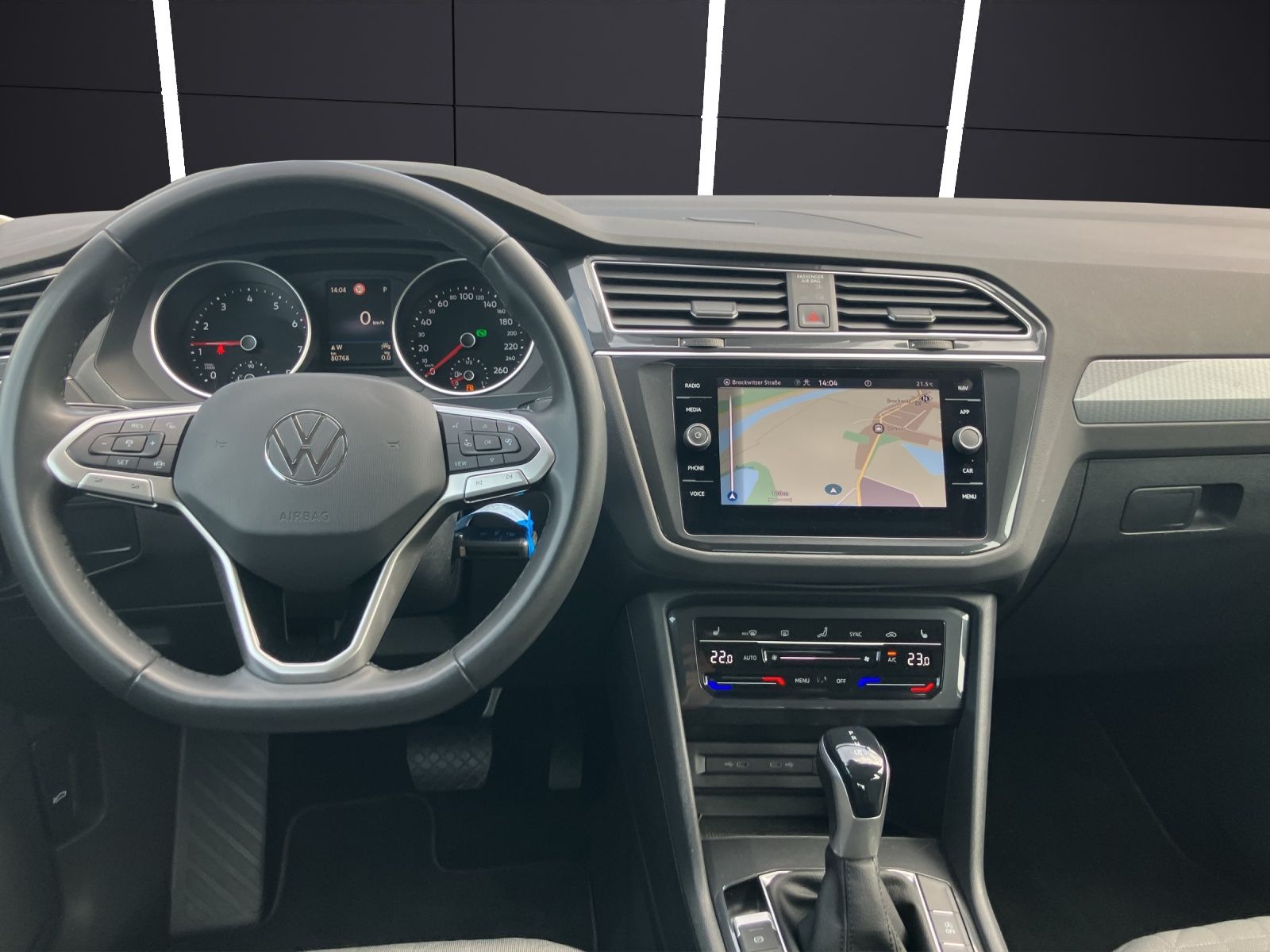 Fahrzeugabbildung Volkswagen Tiguan Life TSI DSG LED ACC SH LRHzg PDC AppConn