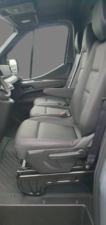 Fahrzeugabbildung Renault Master Kastenwagen FWD Kasten extra L2H2 3,5t Bl
