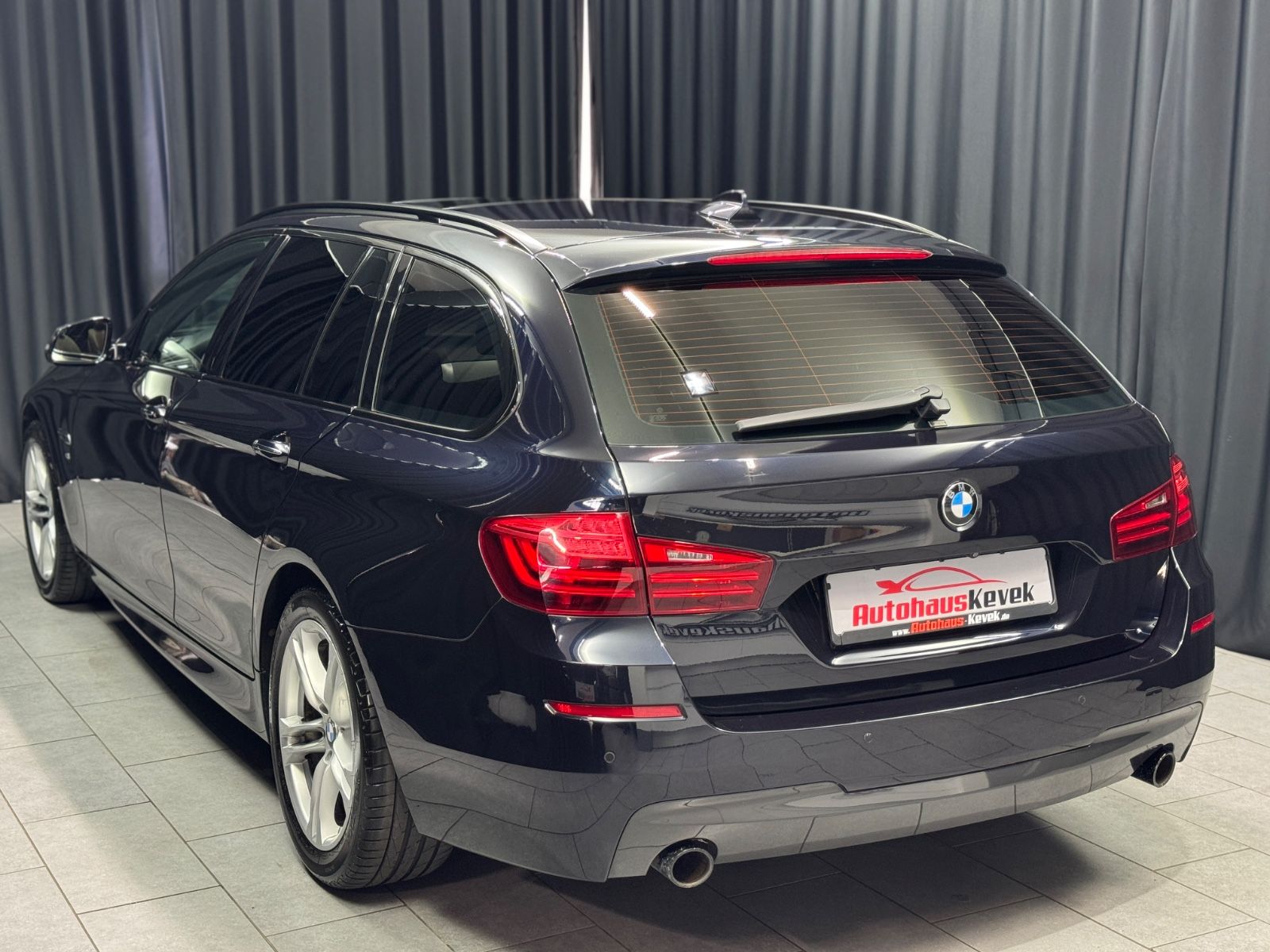 Fahrzeugabbildung BMW 535 d xDrive Touring|KOMFORTSITZE|PANO|M-PAKET|