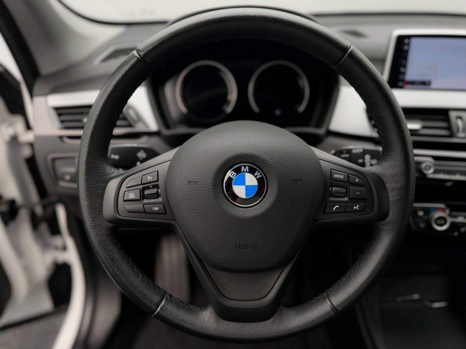 Fahrzeugabbildung BMW X1 xD25e DAB Navi Lordos PDC Geschwindigkeitsreg