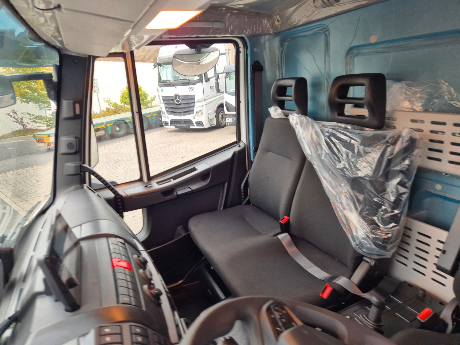 Fahrzeugabbildung Iveco Eurocargo ML75E19/P LBW  Spoiler Klima 3 Sitze