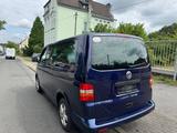 Volkswagen T5 California - blaue Volkswagen T5 California
