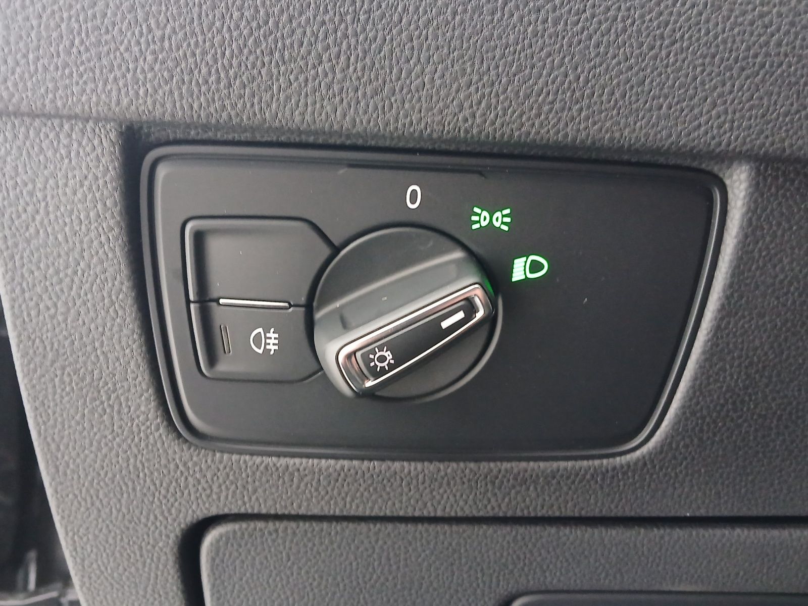 Fahrzeugabbildung Volkswagen Passat Variant TDI conceptline LED AHK Navi PDc