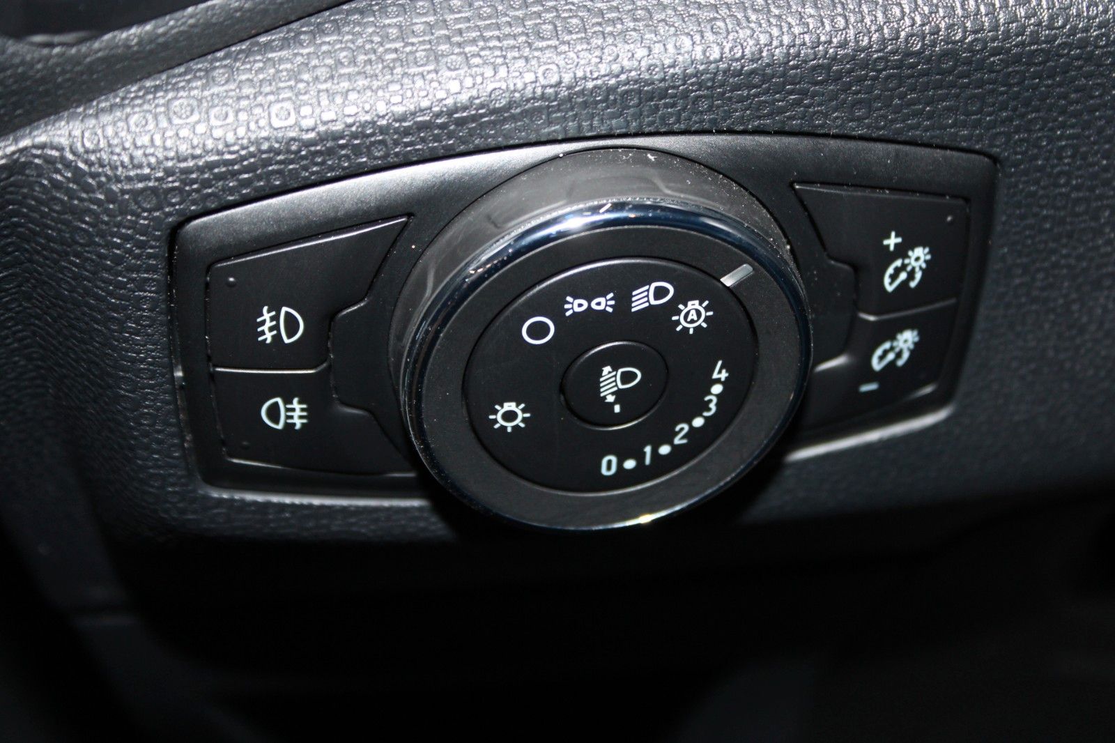 Fahrzeugabbildung Ford EcoSport Titanium LED B&O NAVI DAB Teilleder