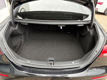 Fahrzeugabbildung Mercedes-Benz E 220 d Lim. 4Matic AUt. Navi Burmester SHZ uvm.