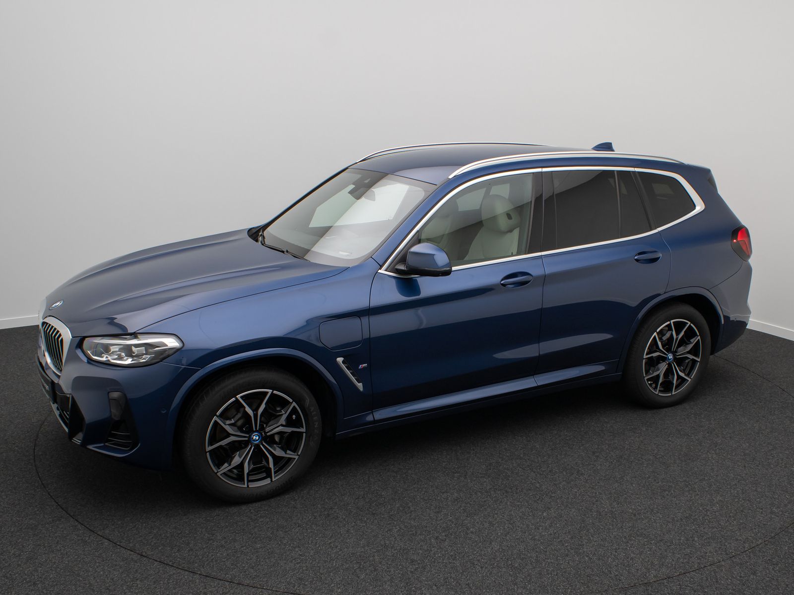 Fahrzeugabbildung BMW X3 xD30e M Sport HiFi 360&deg;HUD DAB Komfort 19Zoll