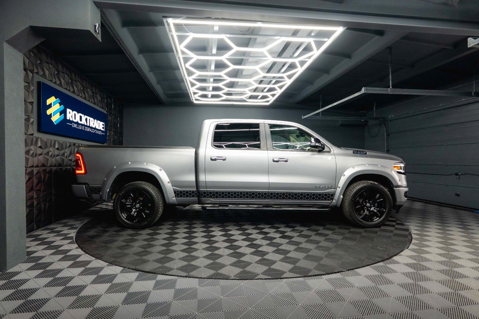 Fahrzeugabbildung Dodge RAM 5.7 V8 HEMI 4x4 Night LARAMIE LONGBED 19%