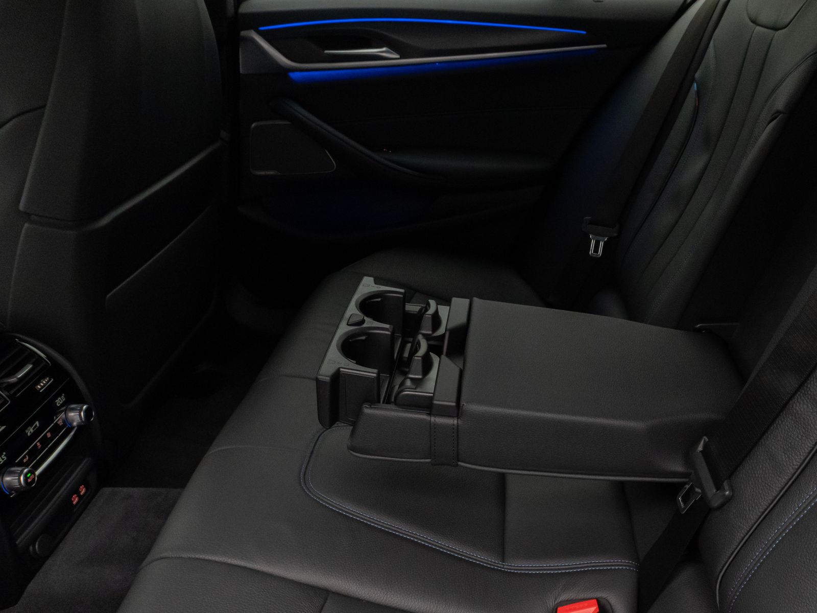 Fahrzeugabbildung BMW 540d xD M Sport Kamera DAB H/K AHK Alarm 20Zoll